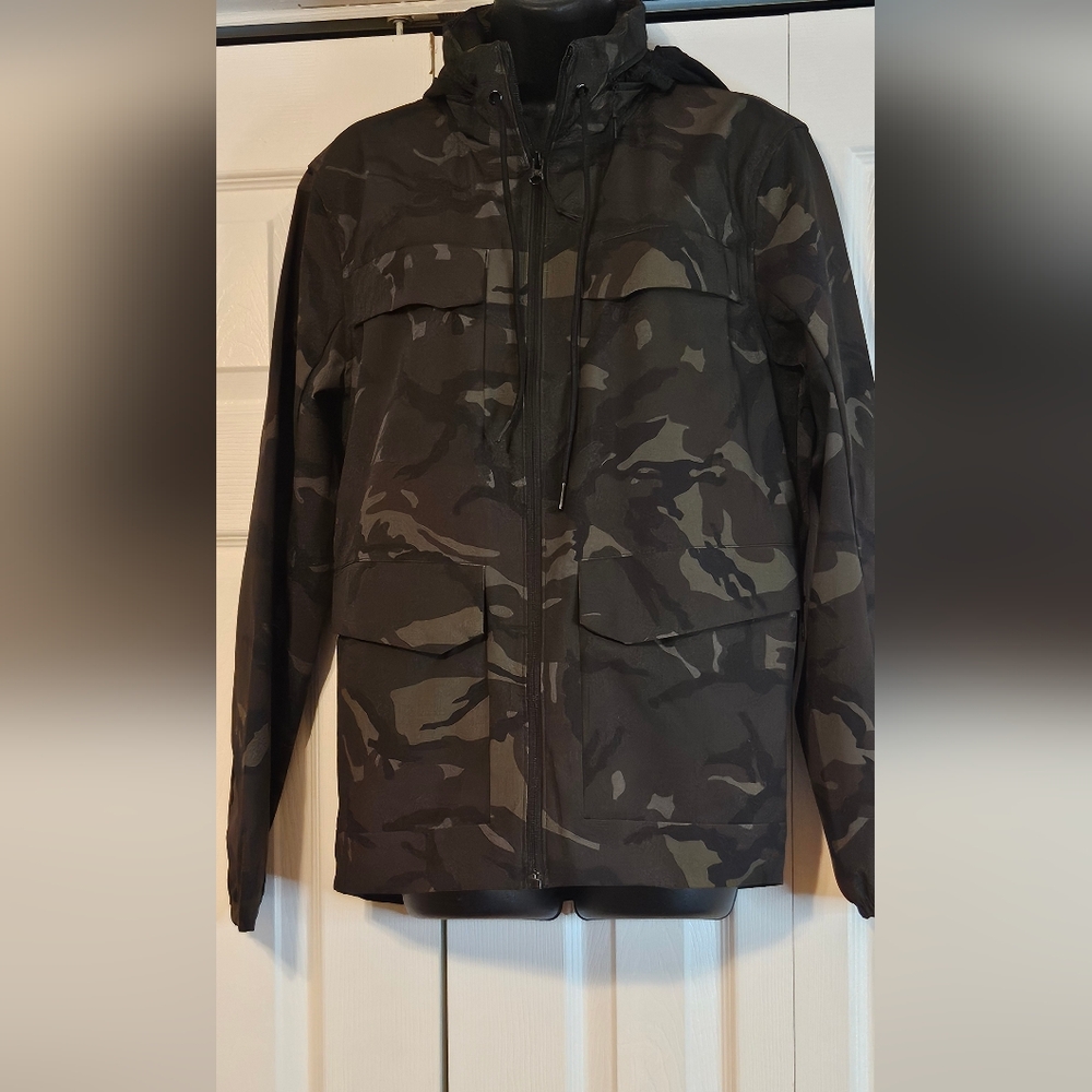 NWOT Old Navy Mens Camo Green Hooded Jacket S